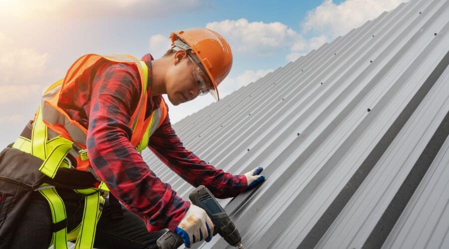 GAF certified roofer in Newburgh, IN